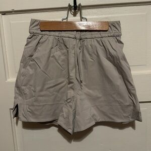 Cinchable Waist High-Rise Woven Short 3.5"